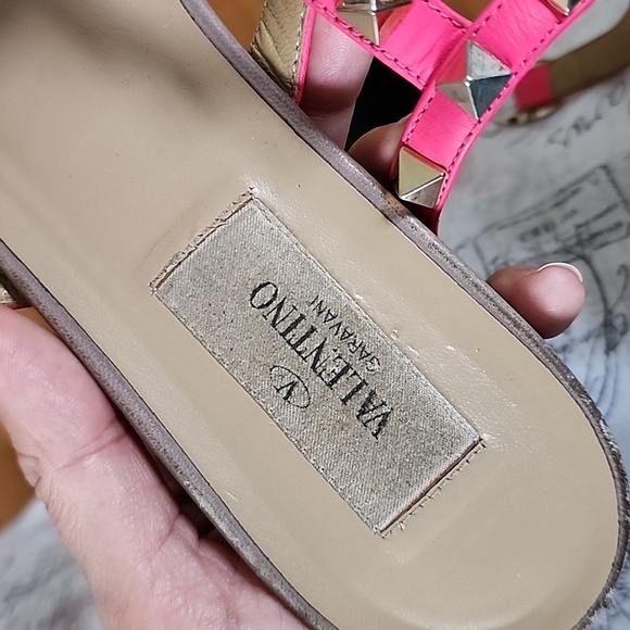 VALENTINO ROCKSTUD FUSCHIA SANDALS FLAT - Picture 6 of 7